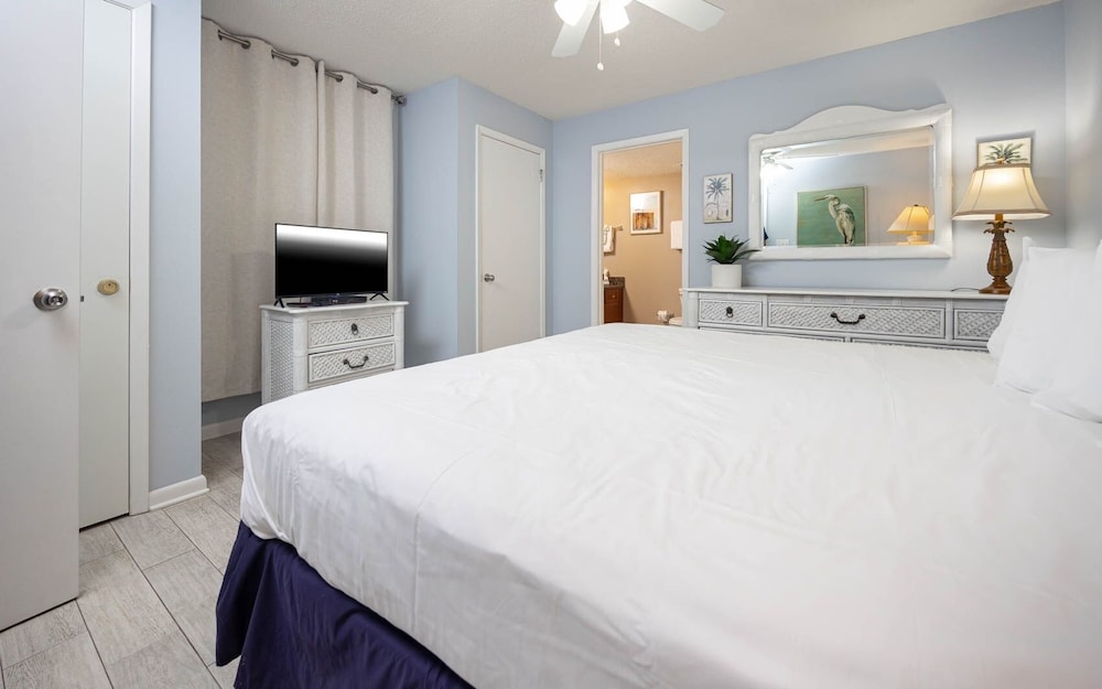Phoenix Vi 6610 2 Bedroom Condo