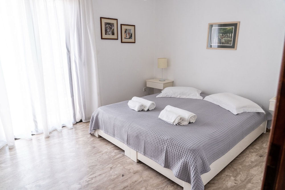 Zennova Aelia Apartments 7
