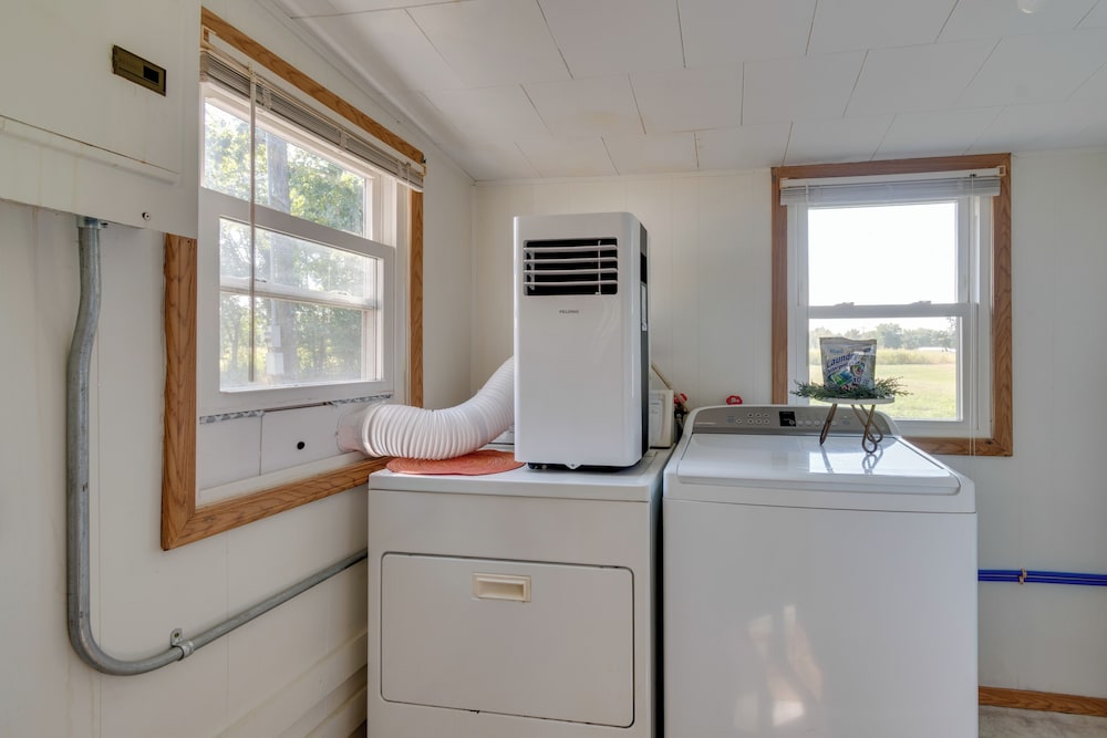 Pets Welcome: Tranquil Retreat w/ Yard in Jewett!