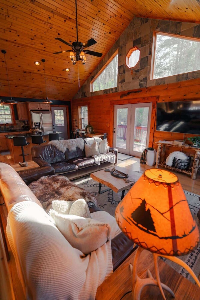 Cozy Cabin With Hot Tub - Near all in Hocking Hills
