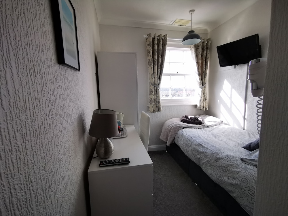 The Thoresby Guest House Scarborough view 2