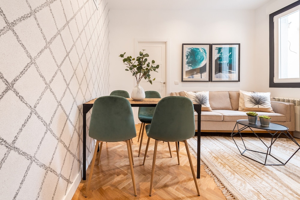 4pax. With 2 Bds. & 2 Bathrooms Next to Atocha Train Station view 2