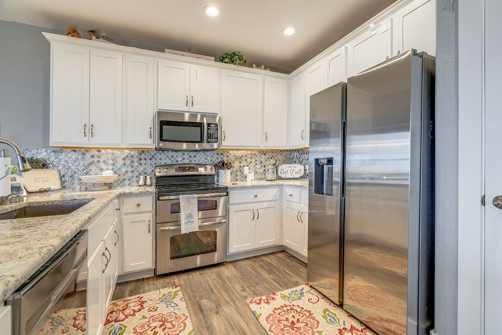 Jonestown Condo on Lake Travis w/ 2 Balconies! - Property Image 25