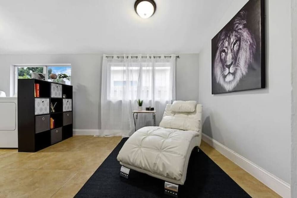 2908 Hollywood in Hollywood view 3