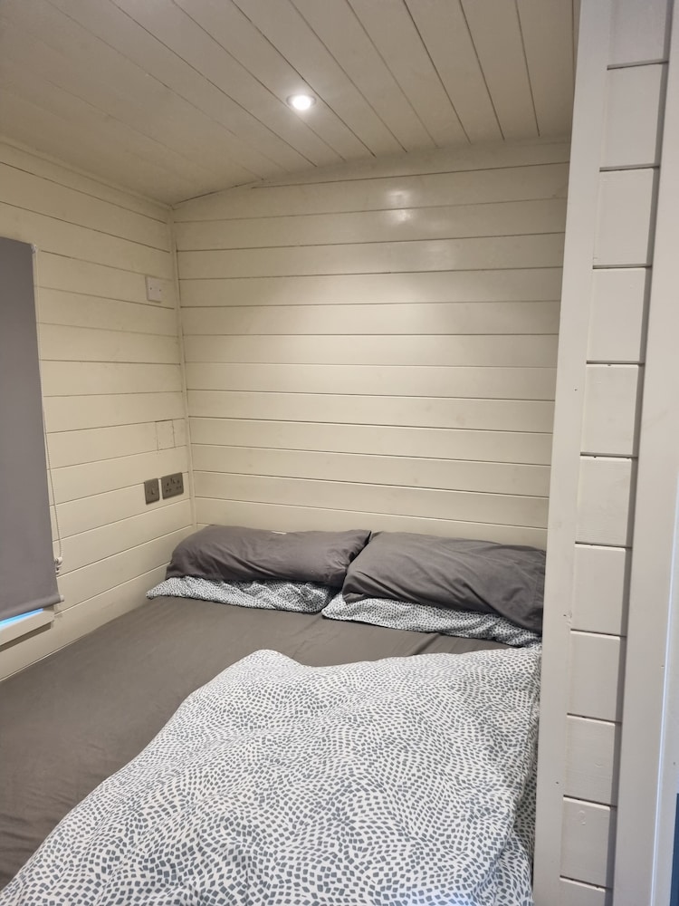Glamping Hut - Riverview 4 view 2
