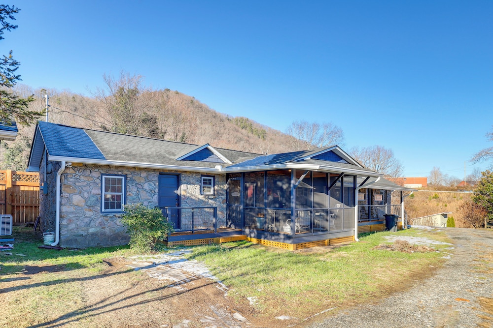 Walk to Appalachian Trail: Hot Springs Hideaway