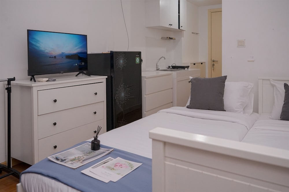 Warm Studio Apartment M-Town Residence