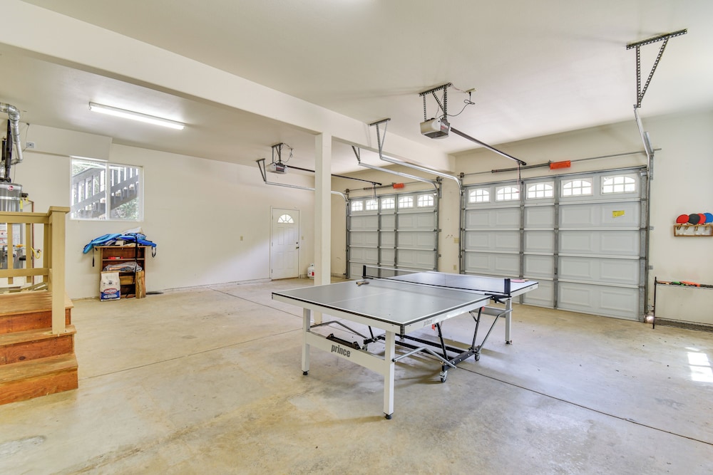 Gateway to Yosemite: Group-friendly Groveland Home