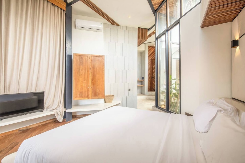 Modern 1-br Loft With Art Deco Vibe Shared Pool
