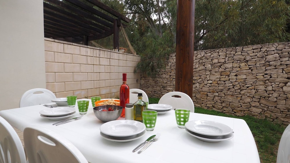 Garden Villa 2 Bedrooms by the sea 7 Sleeps