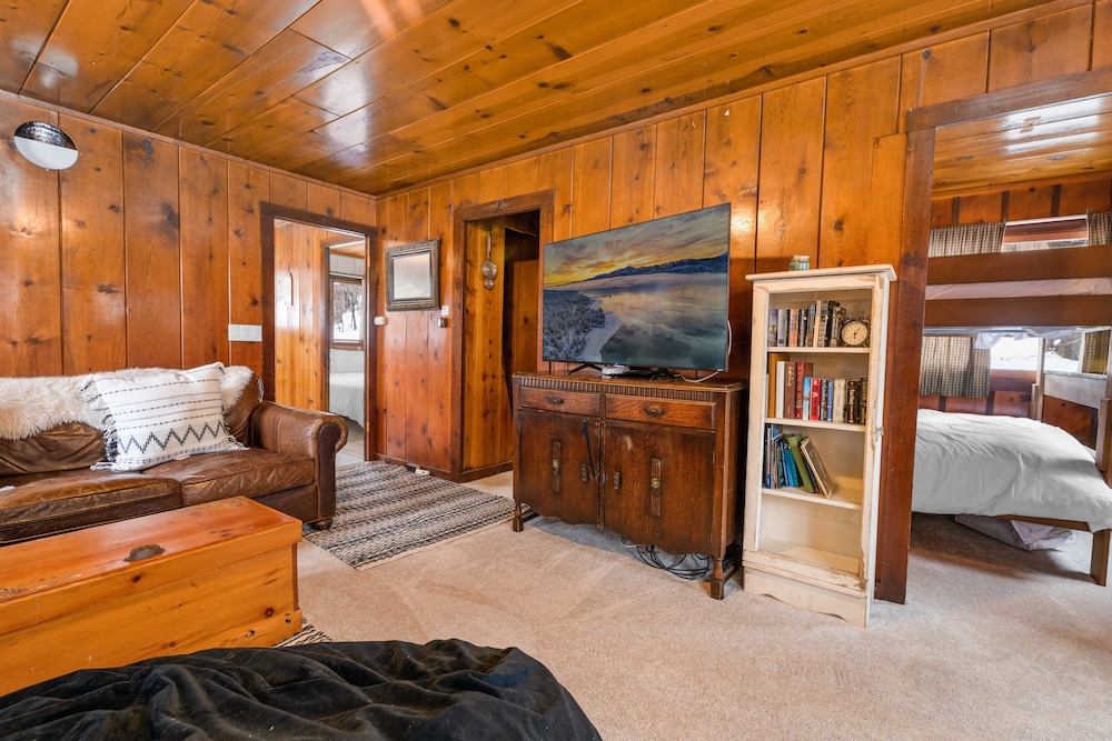 Oak Grove Bungalow view 2