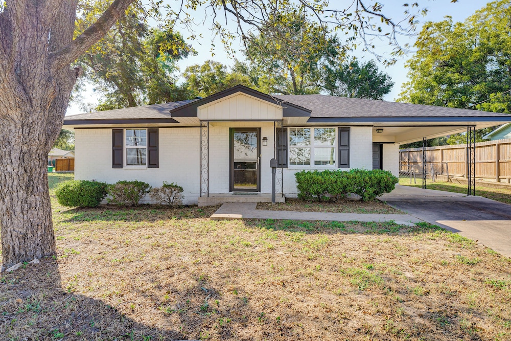 Walk to Town: Home w/ Yard in Brenham!