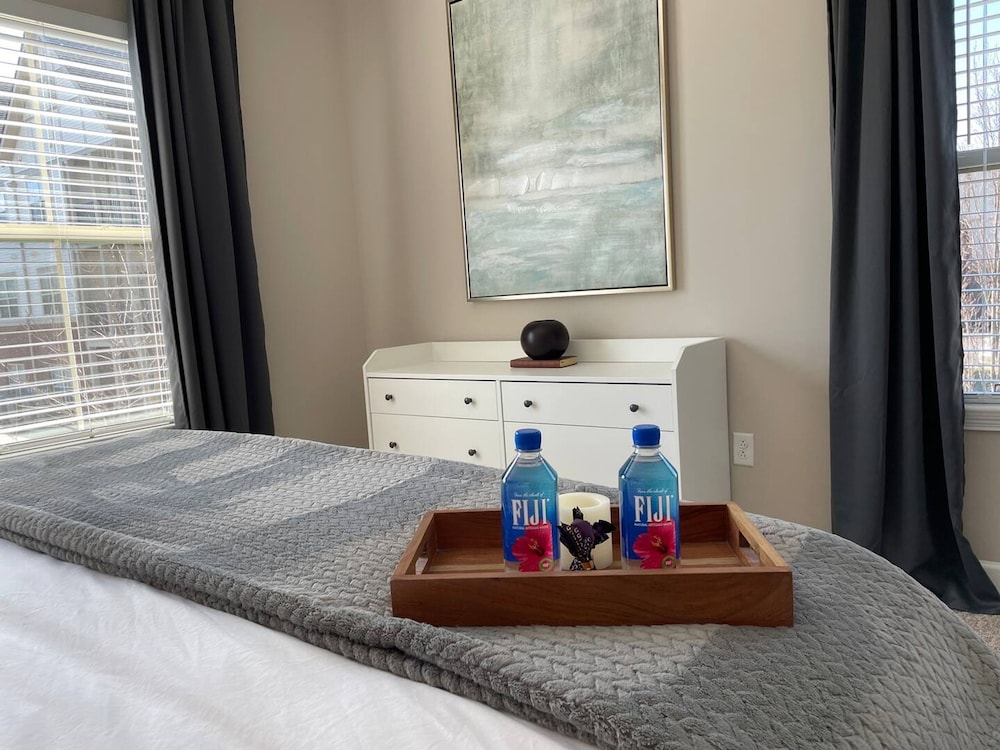 2BR Water Views W D Walkable Pool Gym