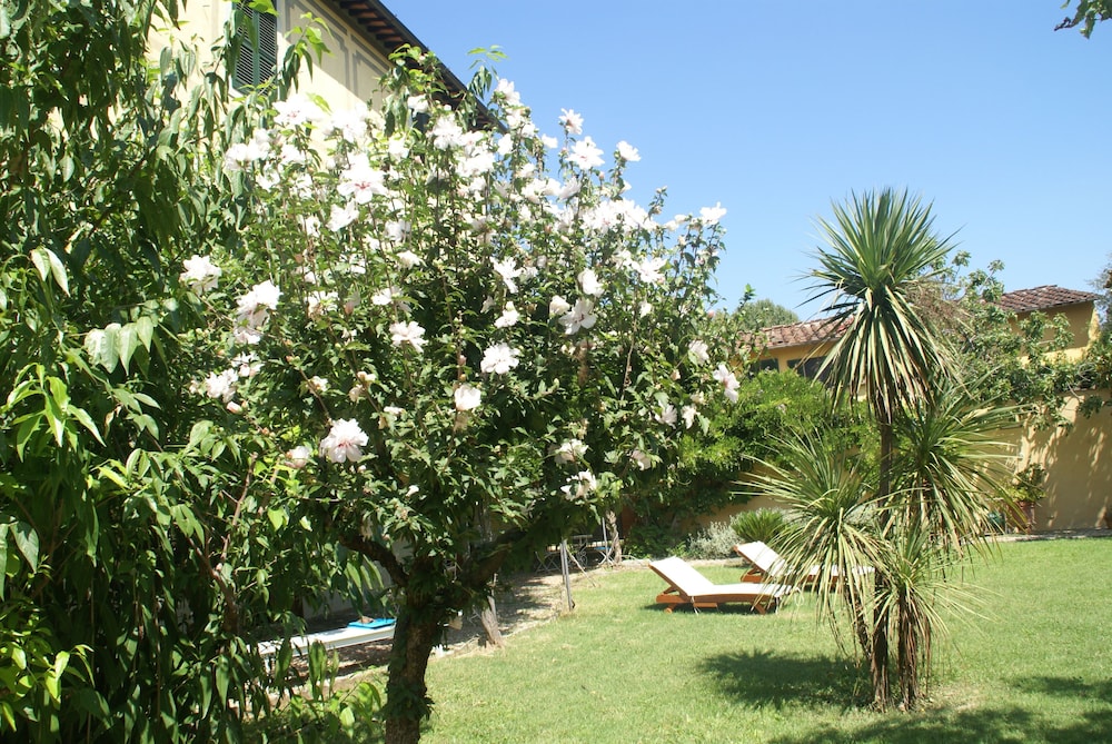 Ape Rosa Relais