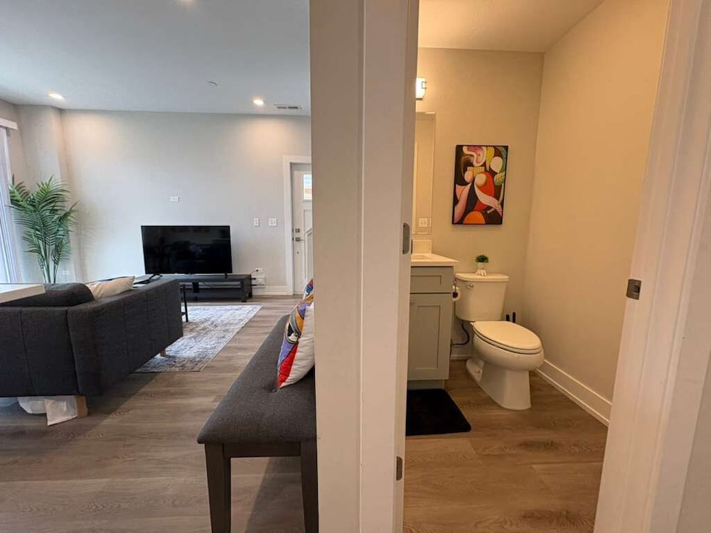4BR Townhouse with Parking - WV rep 3