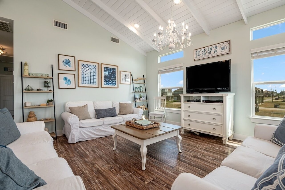 Chillax Inn 3 Bedroom Home by RedAwning
