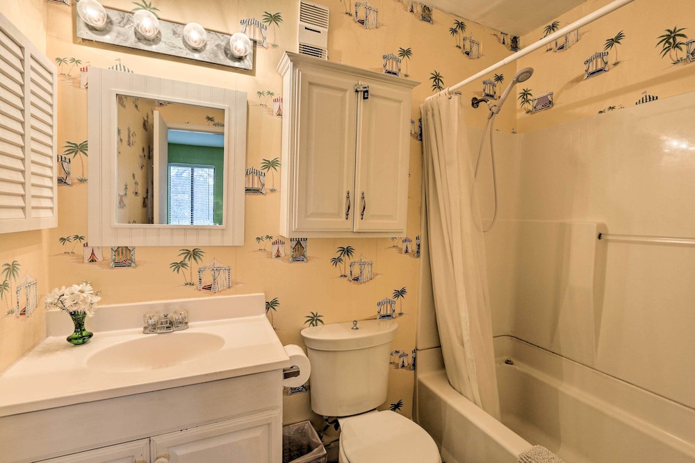 Steps to Beach & Pool Area: Hilton Head Condo