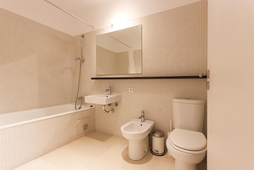 Modern Bright Avenidas Novas by Homing