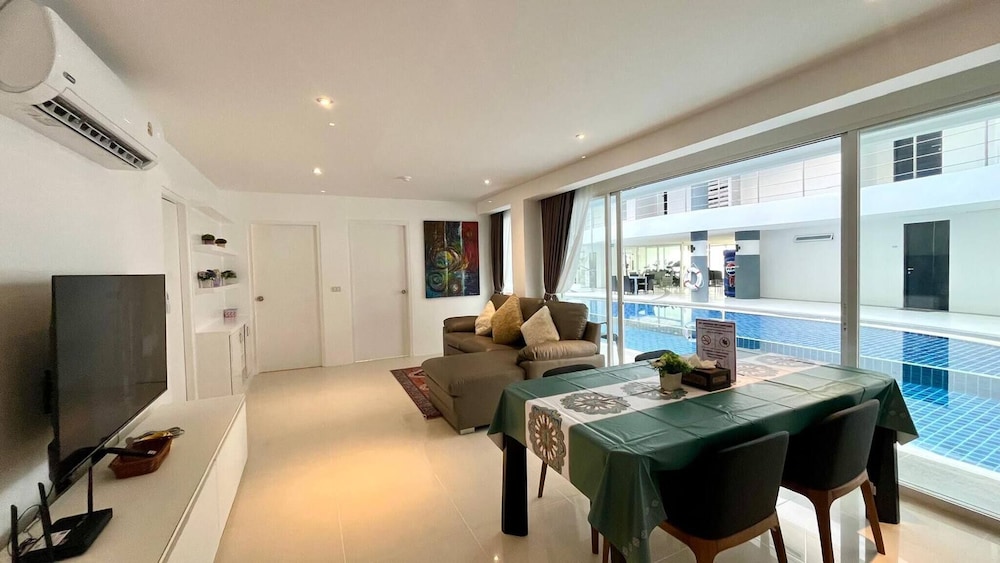 B12 - 2 Bedroom Condo With Pool Access, Karon Beach