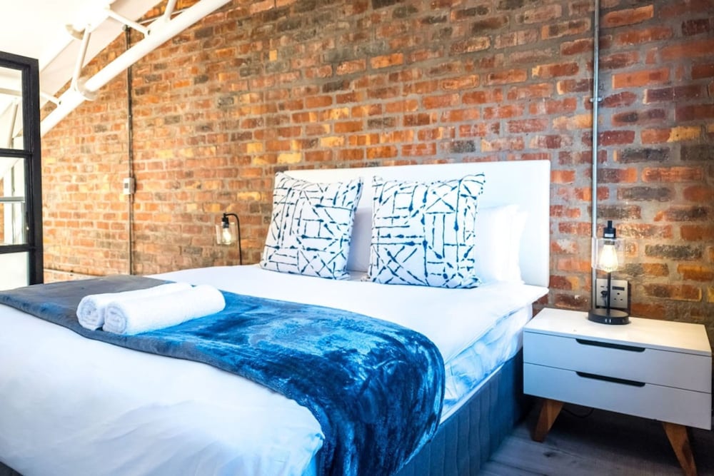 Elegant Sea Point Retreat Splendid Views Wifi