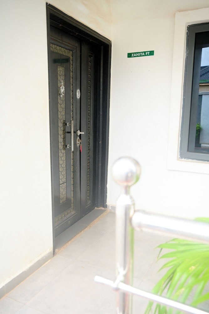 CREMYARK HOME APARTMENTS