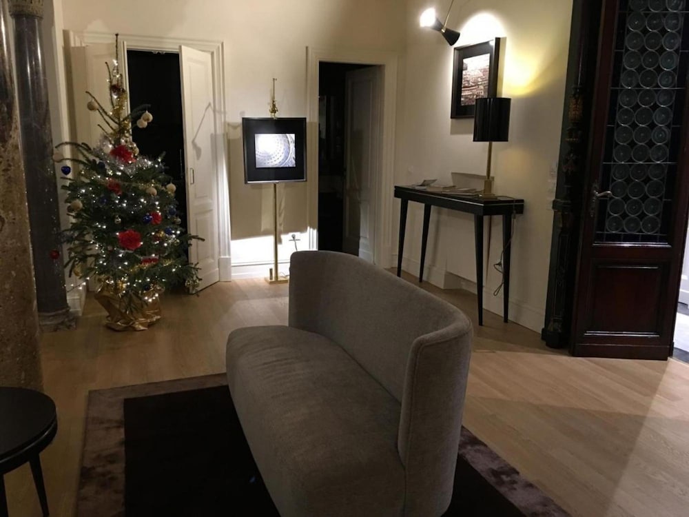 Roof Suite Rome Suitable for 6 Persons