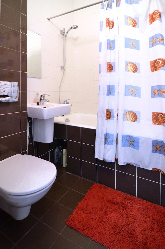 Rent Kiev Lva Tolshtoho Square