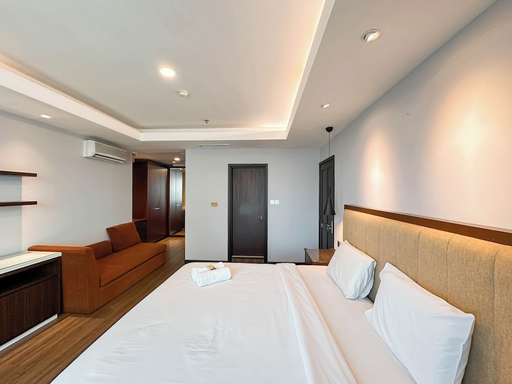 Spacious And Strategic Location 3Br At Kondominium Regensi Apartment