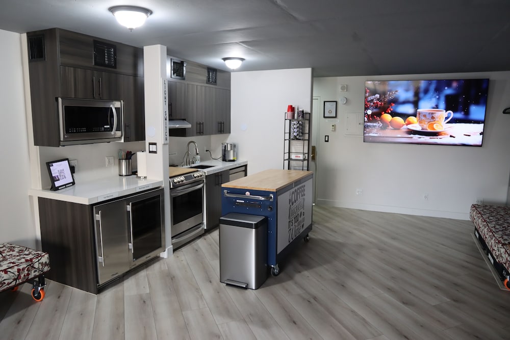 LVStripHouse Condos Sleeps up to 14