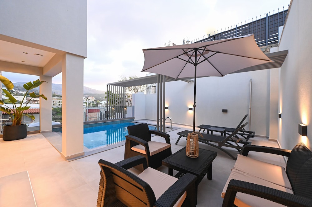 MGK Luxury Suites With a Private Pool Ligaria