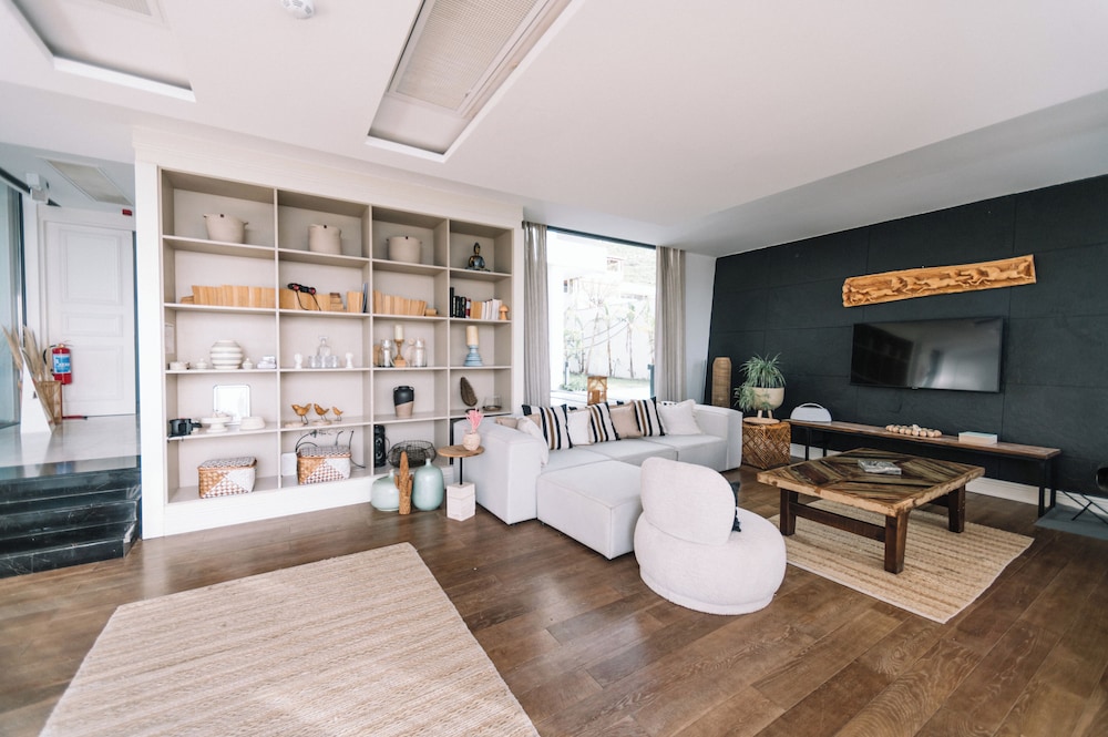 Marinhill High Luxury Property