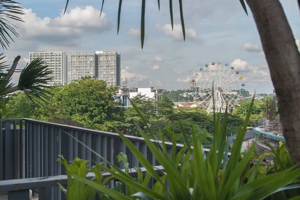 ICity Luxury Condo by Smarthome