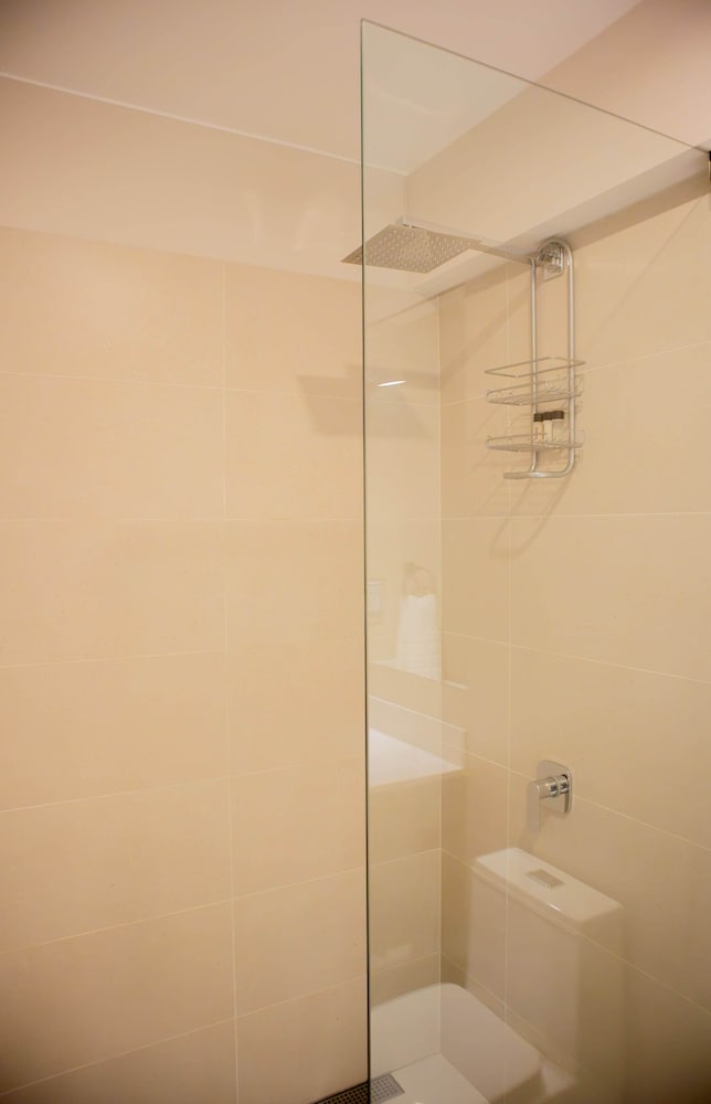w Bright 3BR w Balcony in Vibrant Miraflores