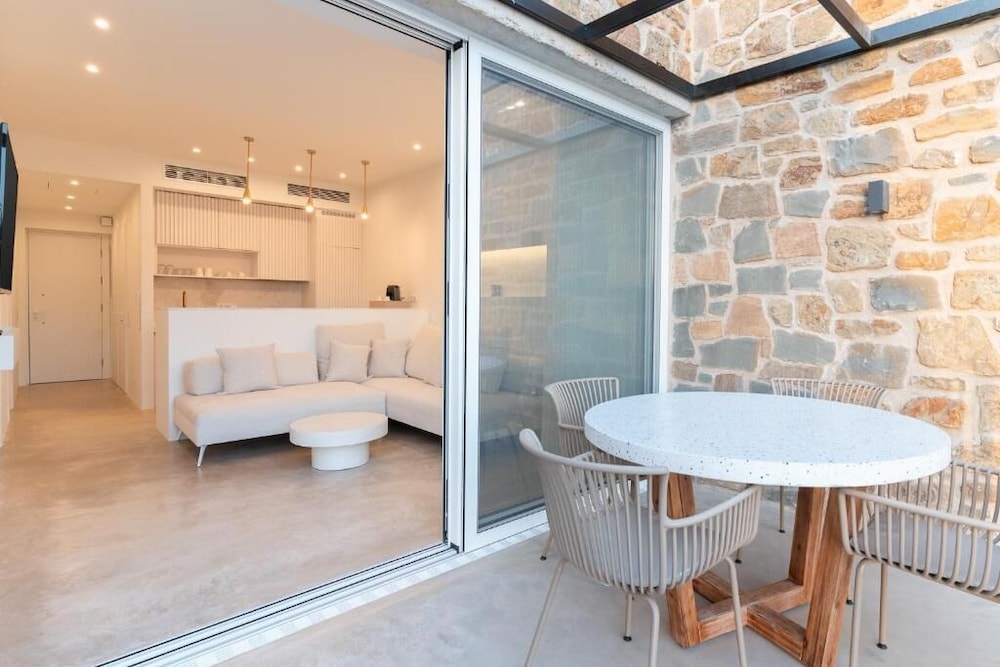 Gialova Hills 8