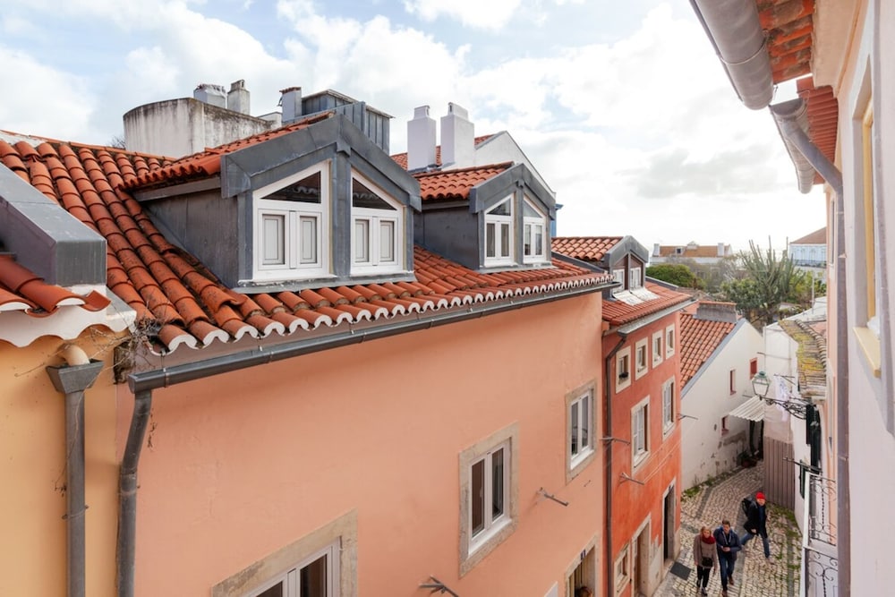 Modern & Bright One Bed Apt in St George's Castle view 5