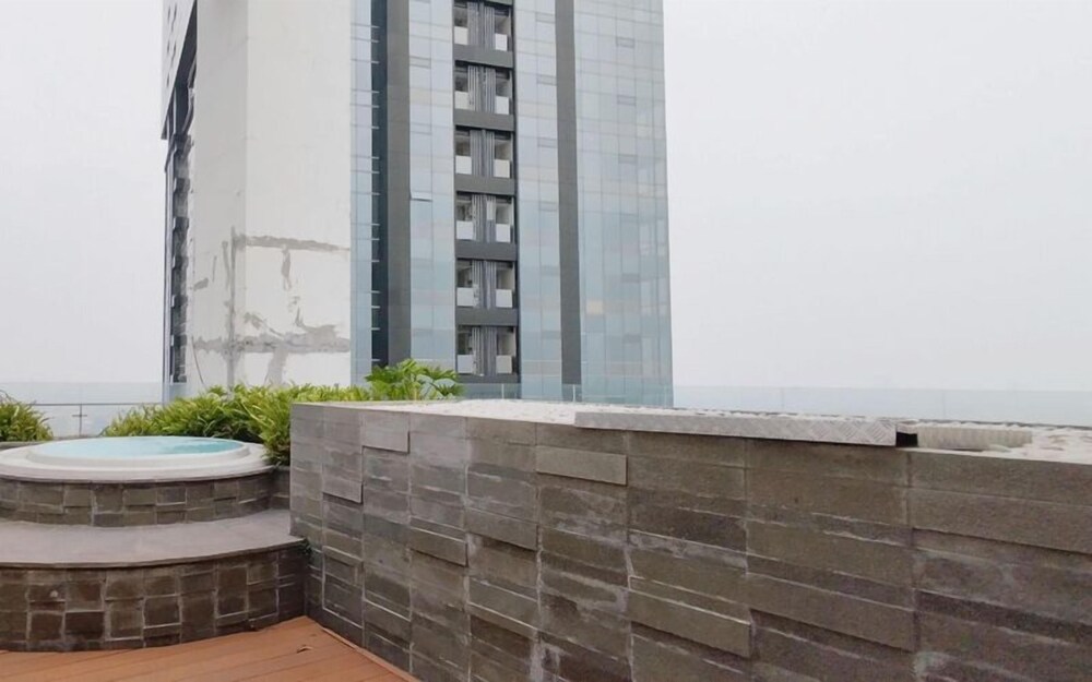 Spacious And Cozy 3Br At Grand Sungkono Lagoon Apartment