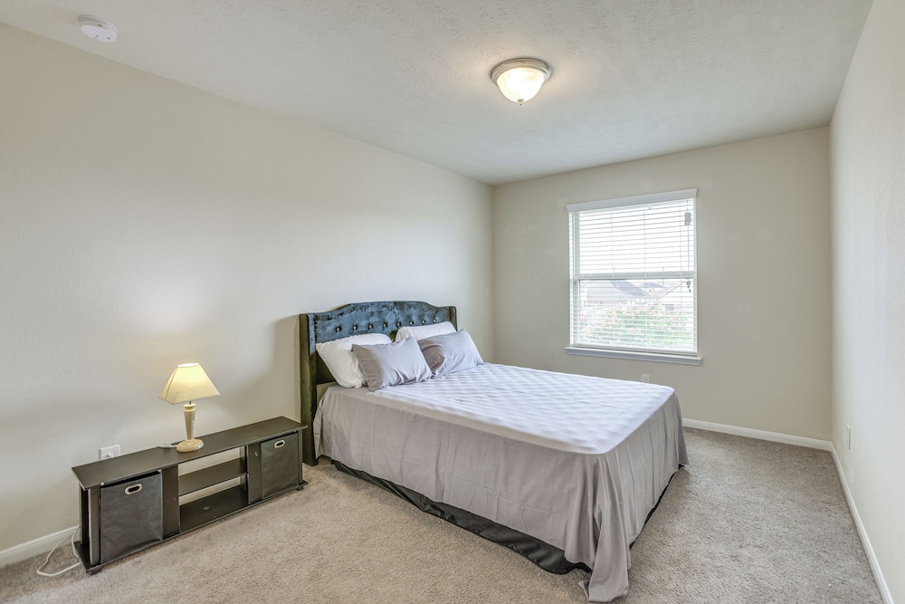 Covered Patio & Spacious Yard: Houston Area Home!