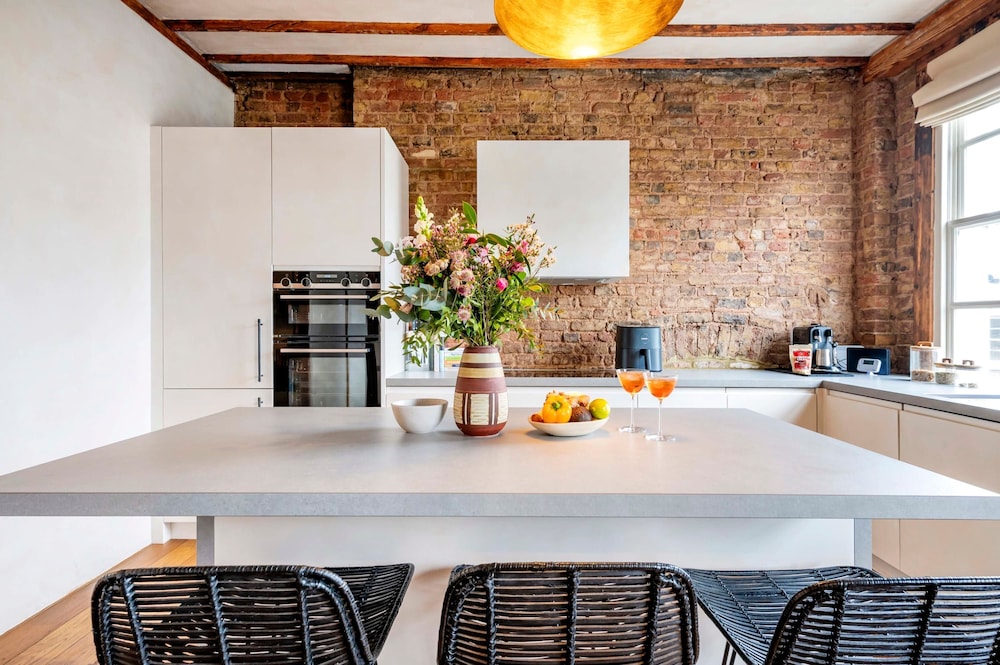 Long Term Stay- Notting Hill by Out of Office Lifestyle