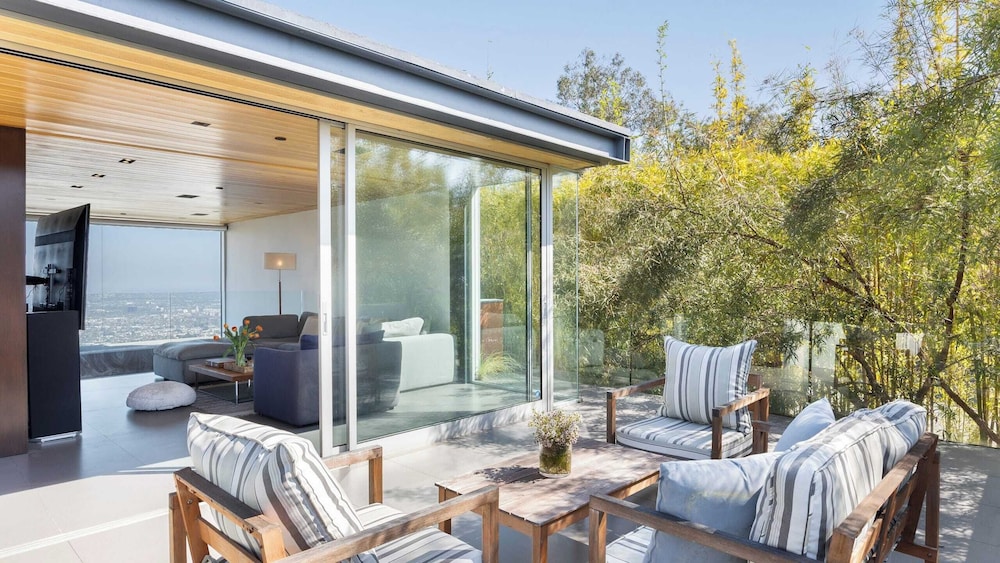 Hollywood Overlook by Avantstay Private Pool + Hot Tub Panoramic Views