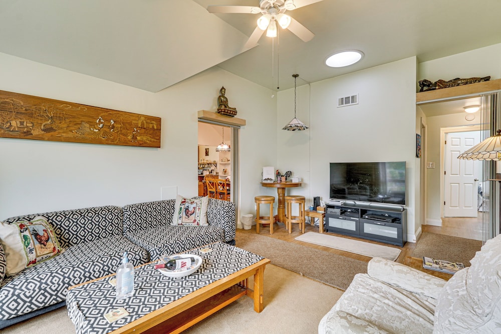 7 Mi to Dtwn Portland: Quiet Yet Central Home