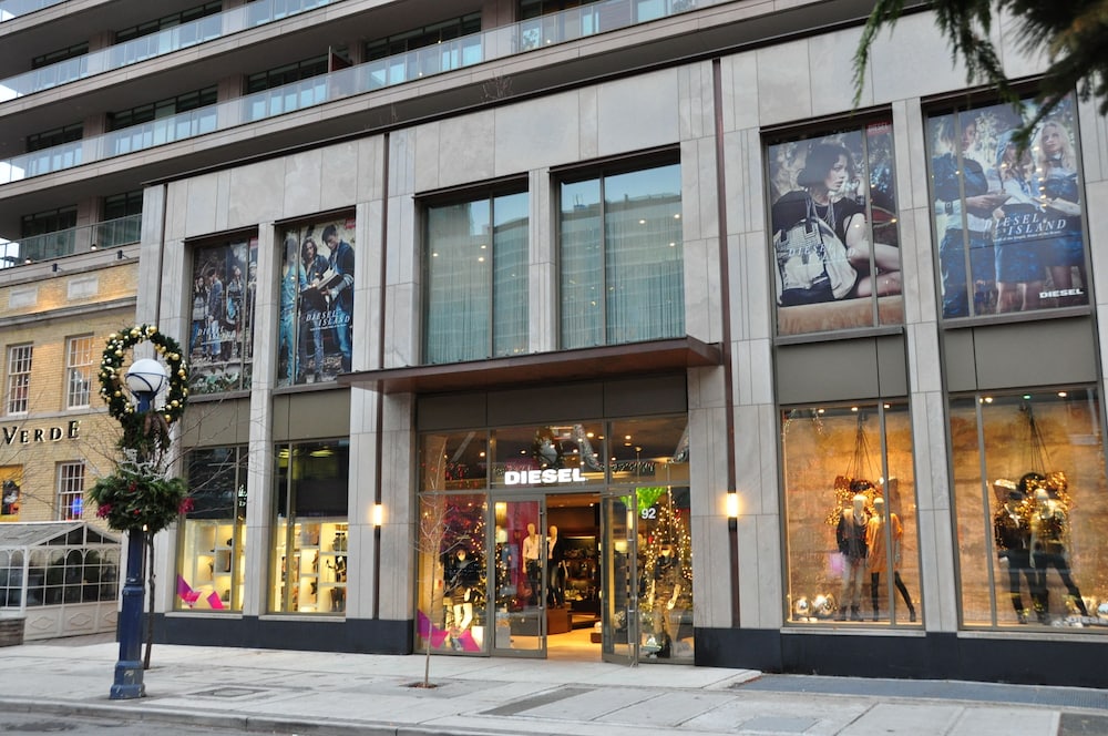 Amazing Royal Suites Yorkville - Image 3