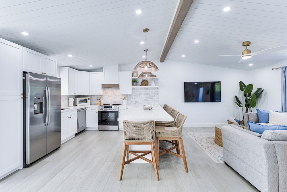 Close to Beach: Canal-front Home in Islamorada