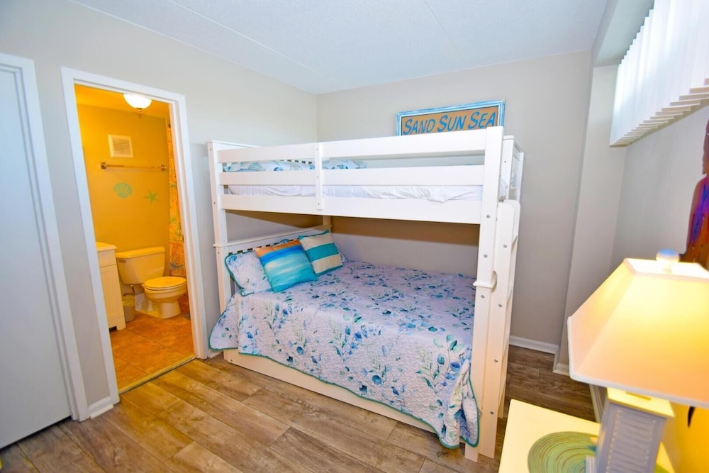 Wight Bay 233 2 Bedroom Condo by RedAwning view 4