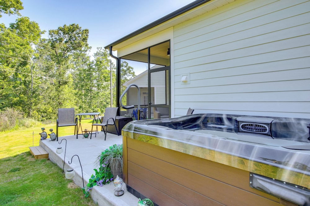 Walk to Marina: Lake Greenwood Retreat w/ Hot Tub