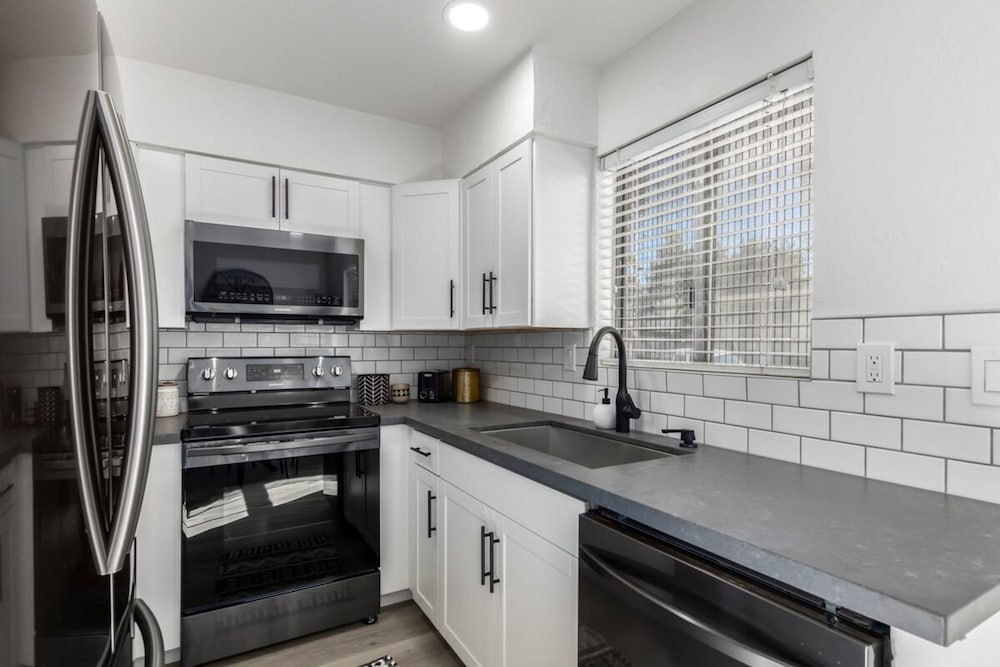 Luxe 2BR Townhouse 4 Heated Pools Walk 2 Old Town