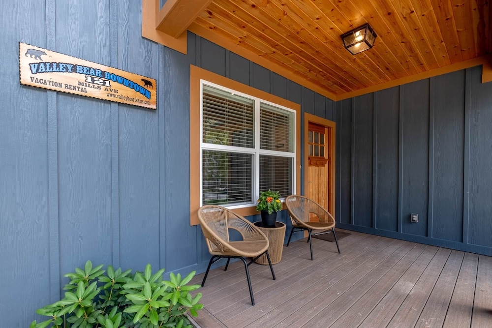 Downtown Brevard Retreat &Cyclists Dream