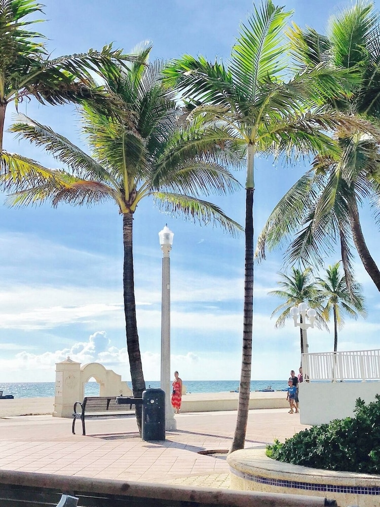 Cozy 2BR in Hollywood FL Pet Friendly