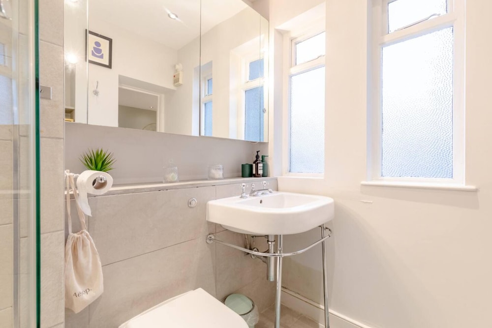 Elegant 1BD Flat in the Heart of Notting Hill!