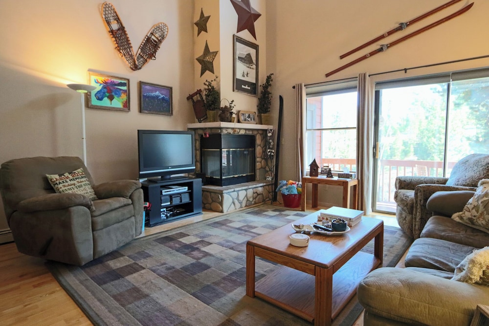 Quiet Cozy Fraser Getaway for 7!