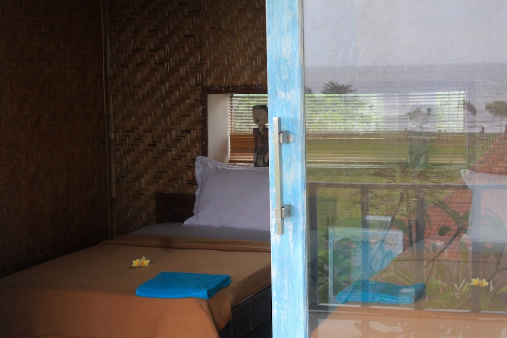 Dikaloha Medewi Surfcamp